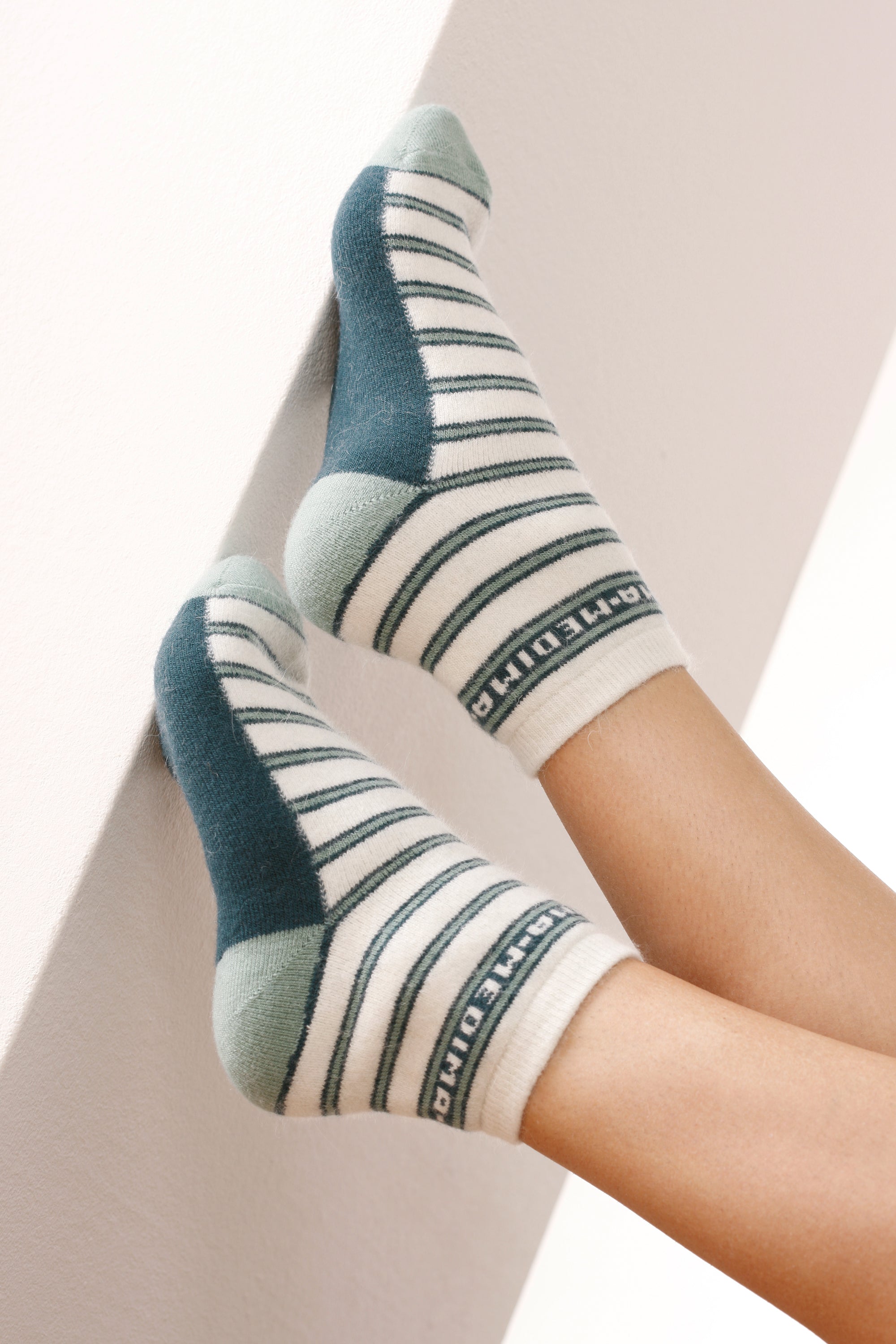 Überziehsocken - Überdinger ohne Rutschstopper aus weicher Angorawolle.