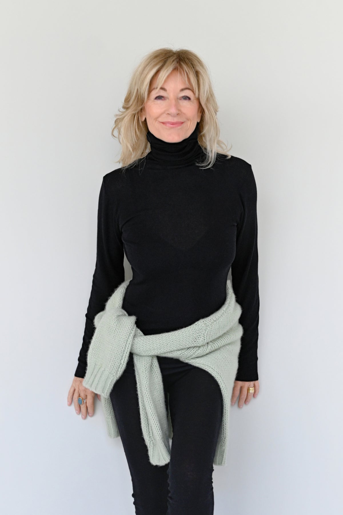 Damen-Rollkragenpullover in Schwarz, langarmig, einfarbig aus Kaschmir-Seide