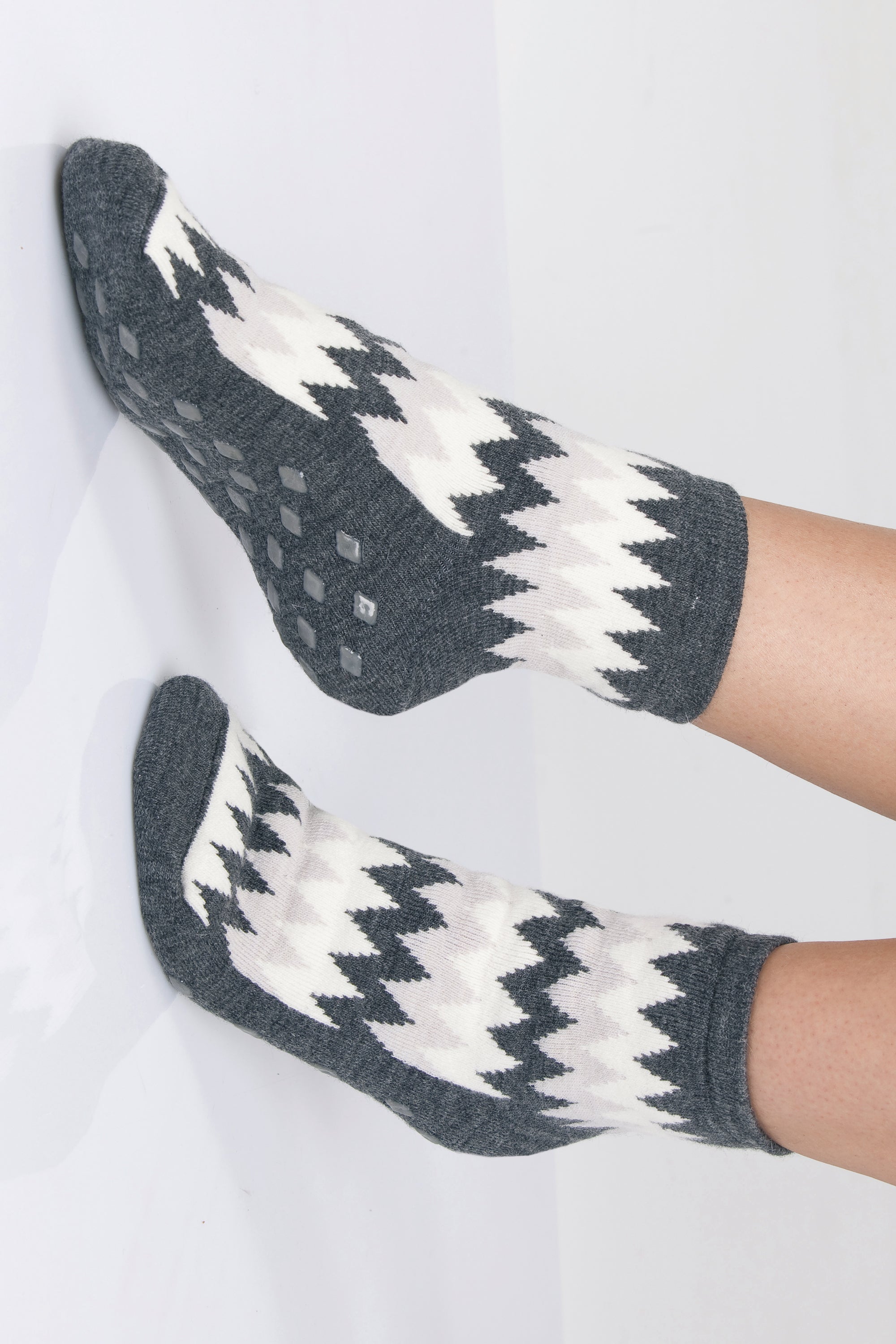 Überziehsocken Überdinger ZickZack mit Anti-Rutsch-Noppen für sicheren Halt.