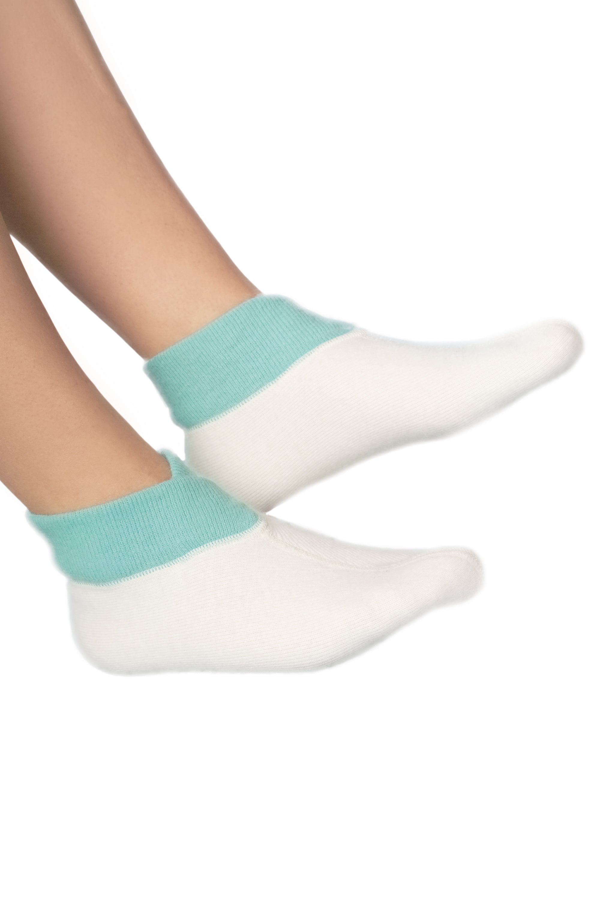 Fußwärmer mit extraweitem Bund aus Angora für wohlige Wärme.