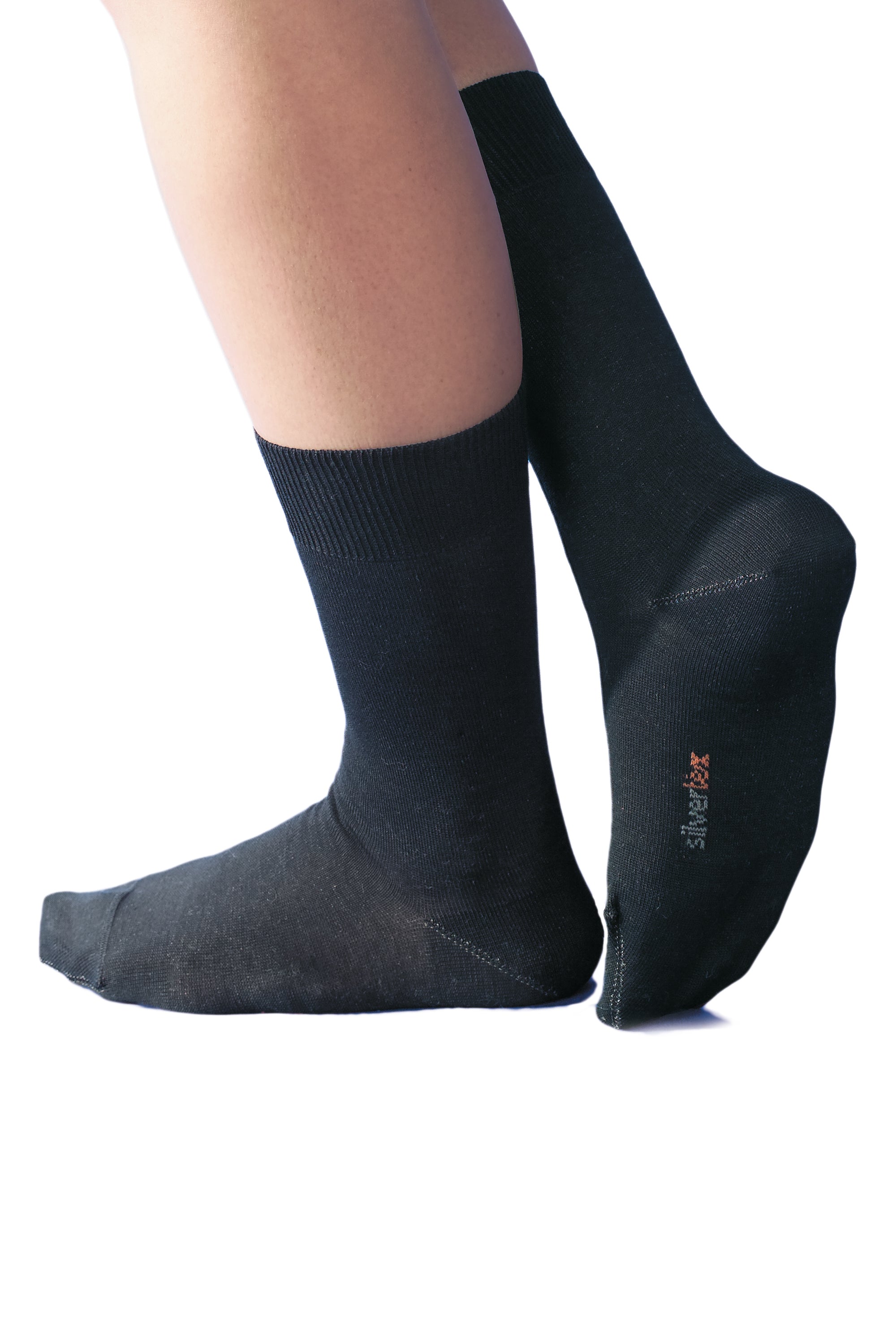 Socken - Socke unisex an Füßen mit Logo.